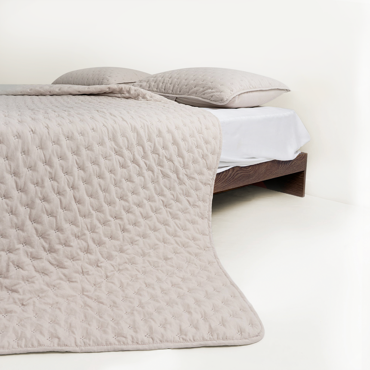 FURRFREE Quilt Set - Pet Hair Repellent for Dogs/Cats Family