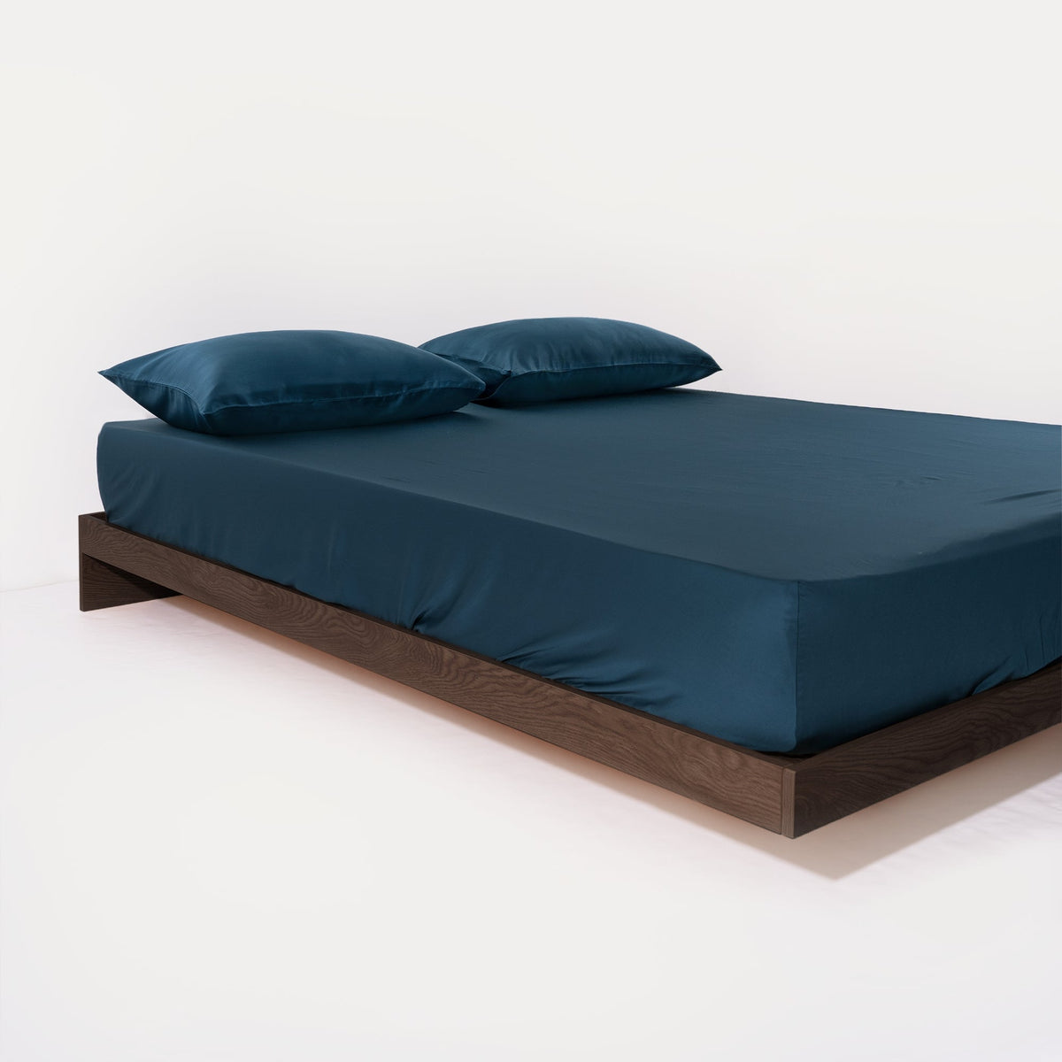 FURRFREE Bamboo Fitted Sheet Set - Pet Hair Repellent for Dogs/Cats Family