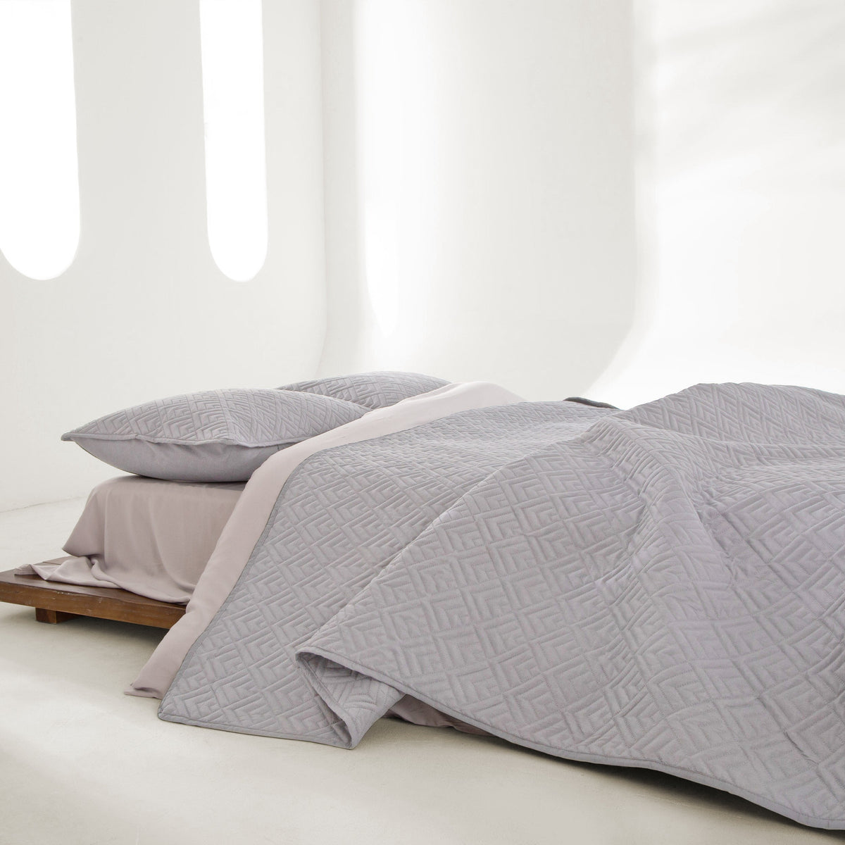 FURRFREE Quilt Set - Pet Hair Repellent for Dogs/Cats Family