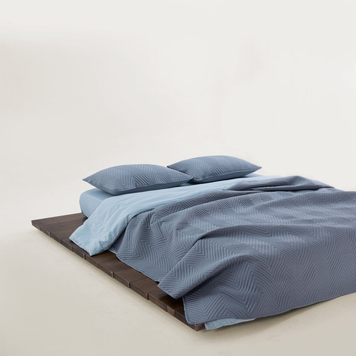 FURRFREE Quilt Set - Pet Hair Repellent for Dogs/Cats Family