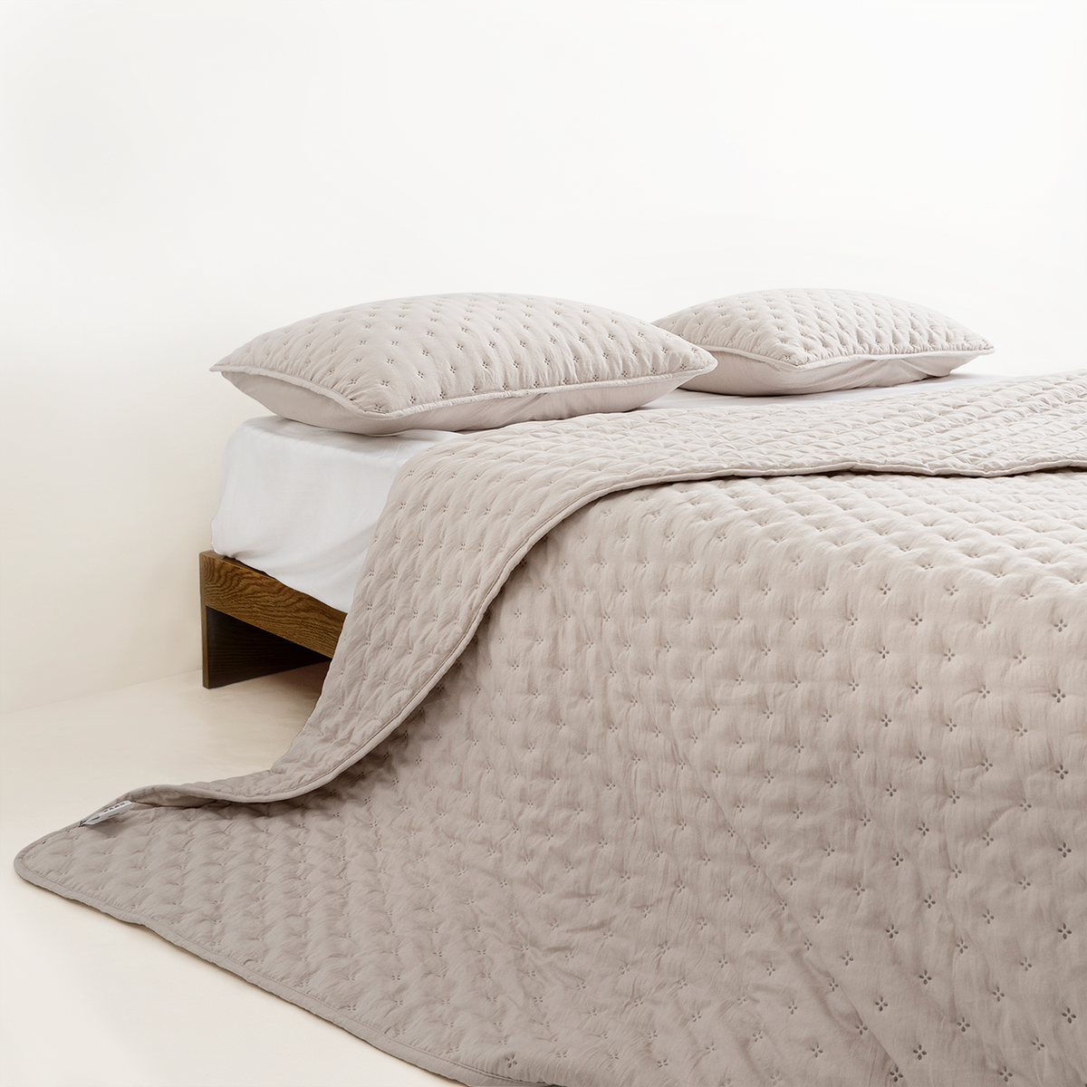 FURRFREE Quilt Set - Pet Hair Repellent for Dogs/Cats Family