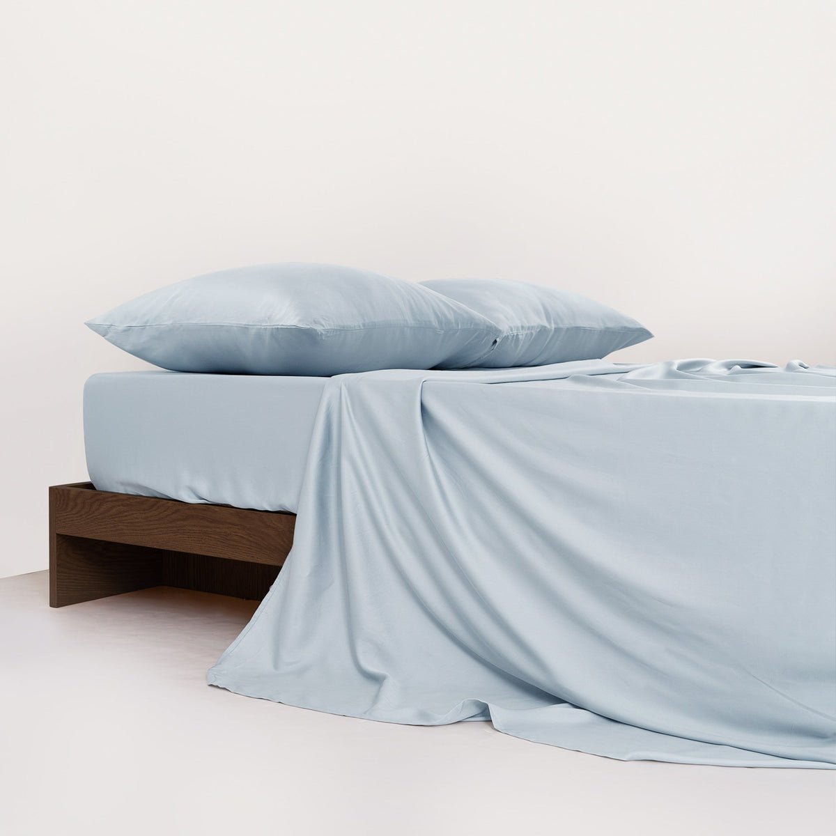 FURRFREE Bamboo Fitted Sheet - Pet Hair Repellent for Dogs/Cats Family