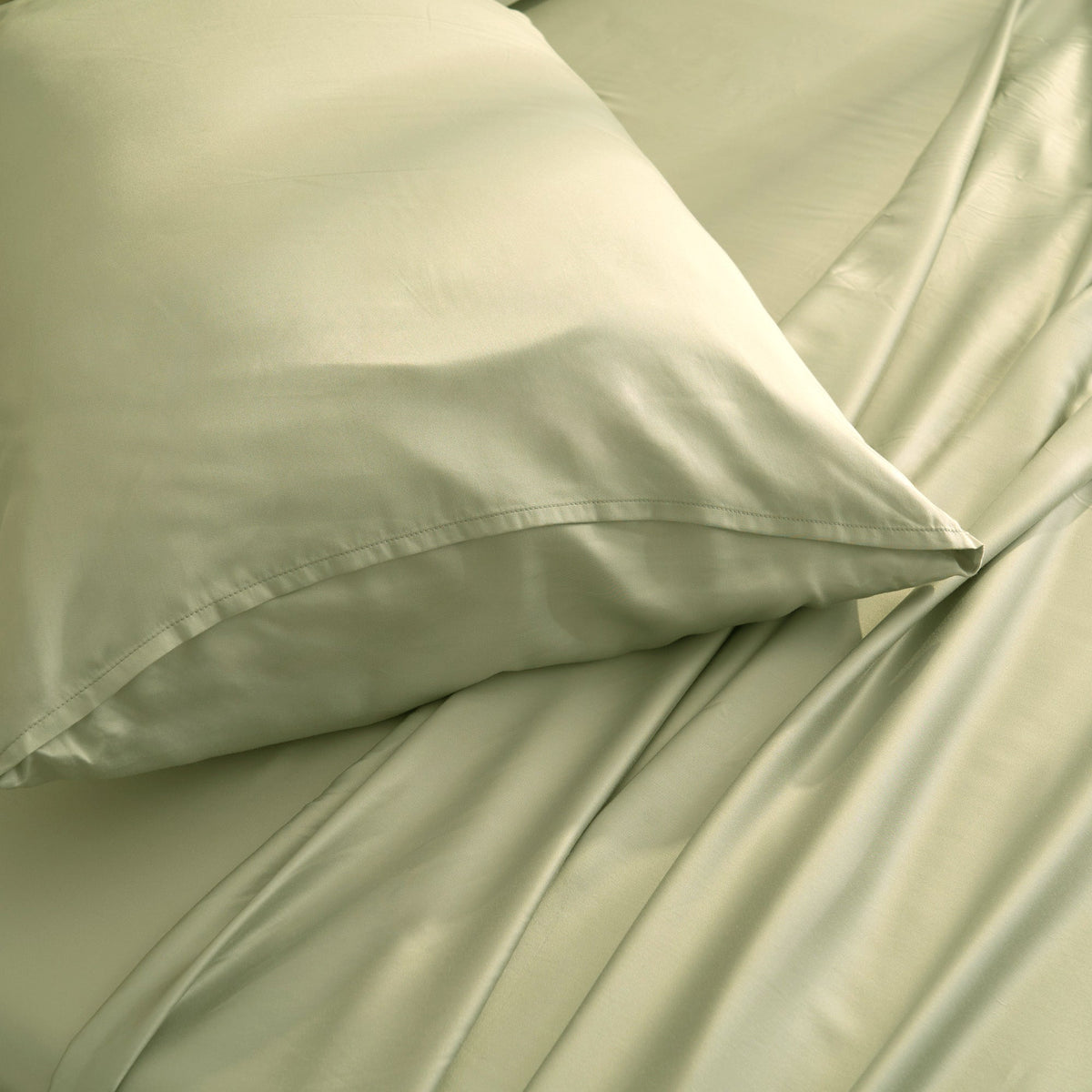 FURRFREE Bamboo Pillowcases - Pet Hair Repellent for Dogs/Cats Family