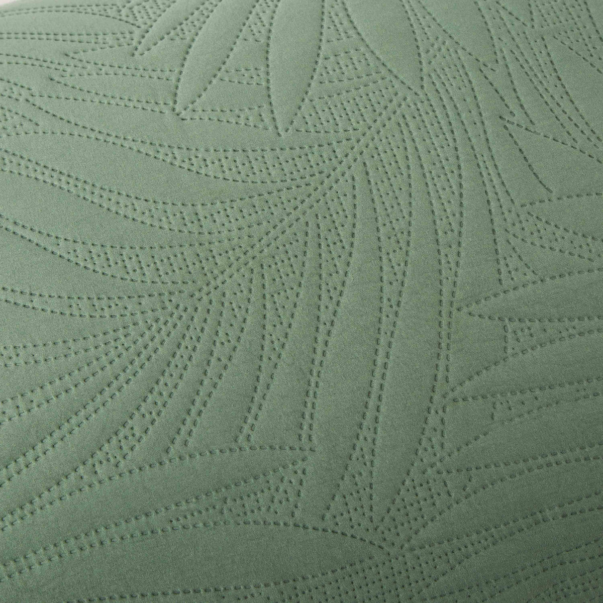 FURRFREE Spring Leaves Pattern Quilt Set - Pet Hair Repellent for Dogs/Cats Family