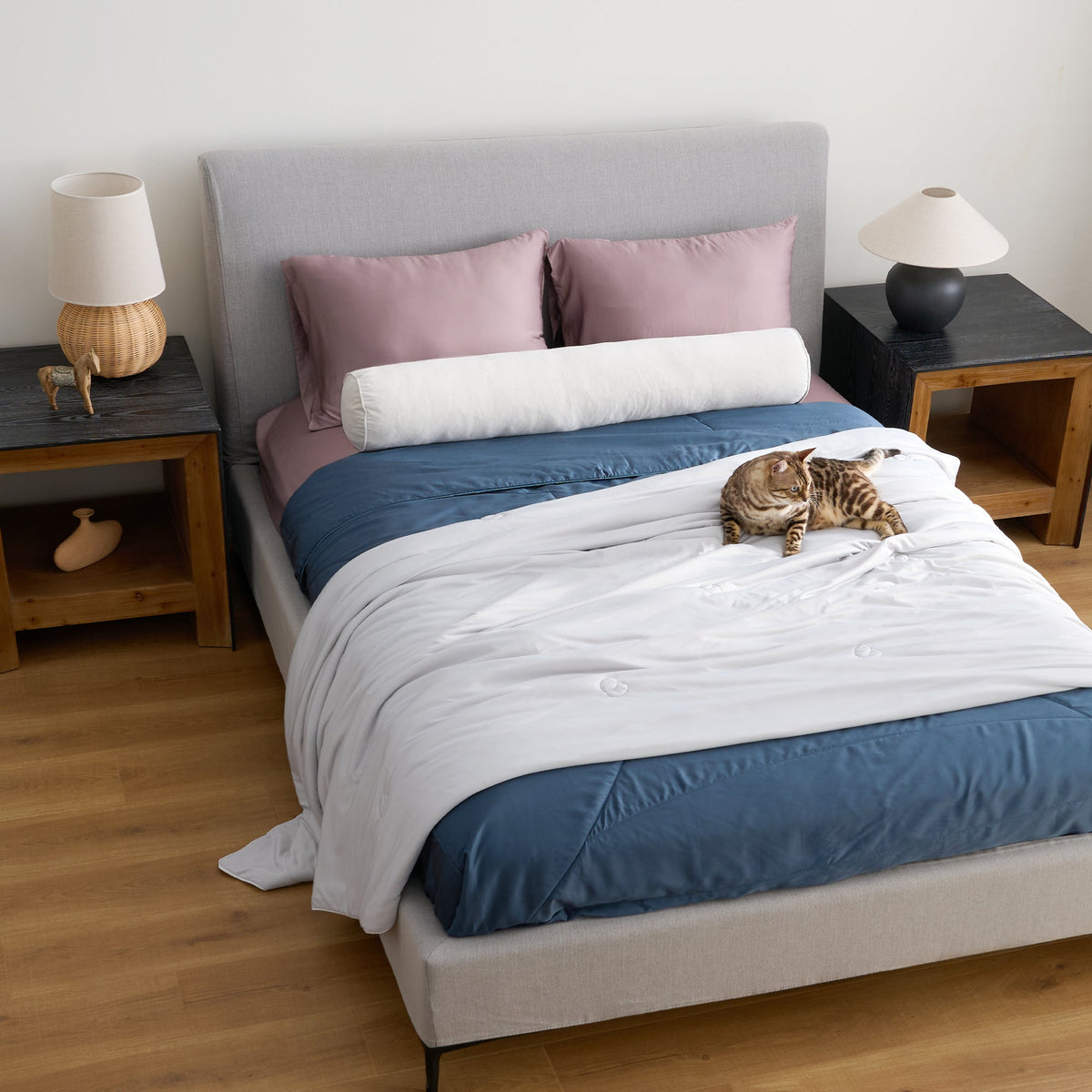 FURRFREE Breeze Comforter - Pet Hair Repellent for Dogs/Cats Family