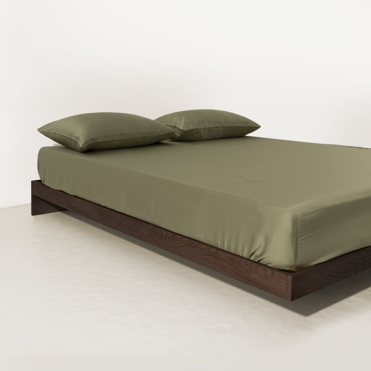 FURRFREE Bamboo Fitted Sheet Set - Pet Hair Repellent for Dogs/Cats Family