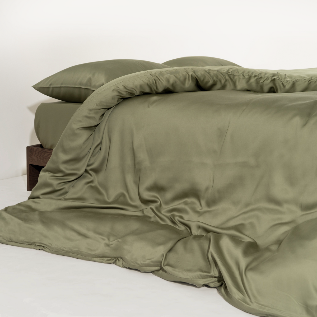 FURRFREE Bamboo Sheet Set & Duvet Cover - Pet Hair Repellent for Dogs/Cats Family