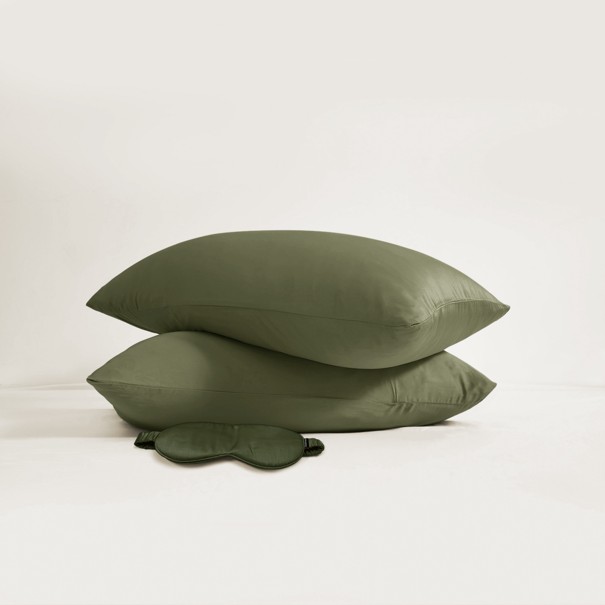 FURRFREE Bamboo Pillowcases - Pet Hair Repellent for Dogs/Cats Family