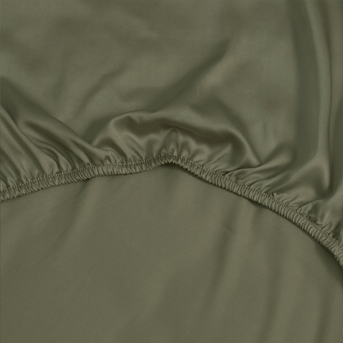 FURRFREE Bamboo Fitted Sheet - Pet Hair Repellent for Dogs/Cats Family