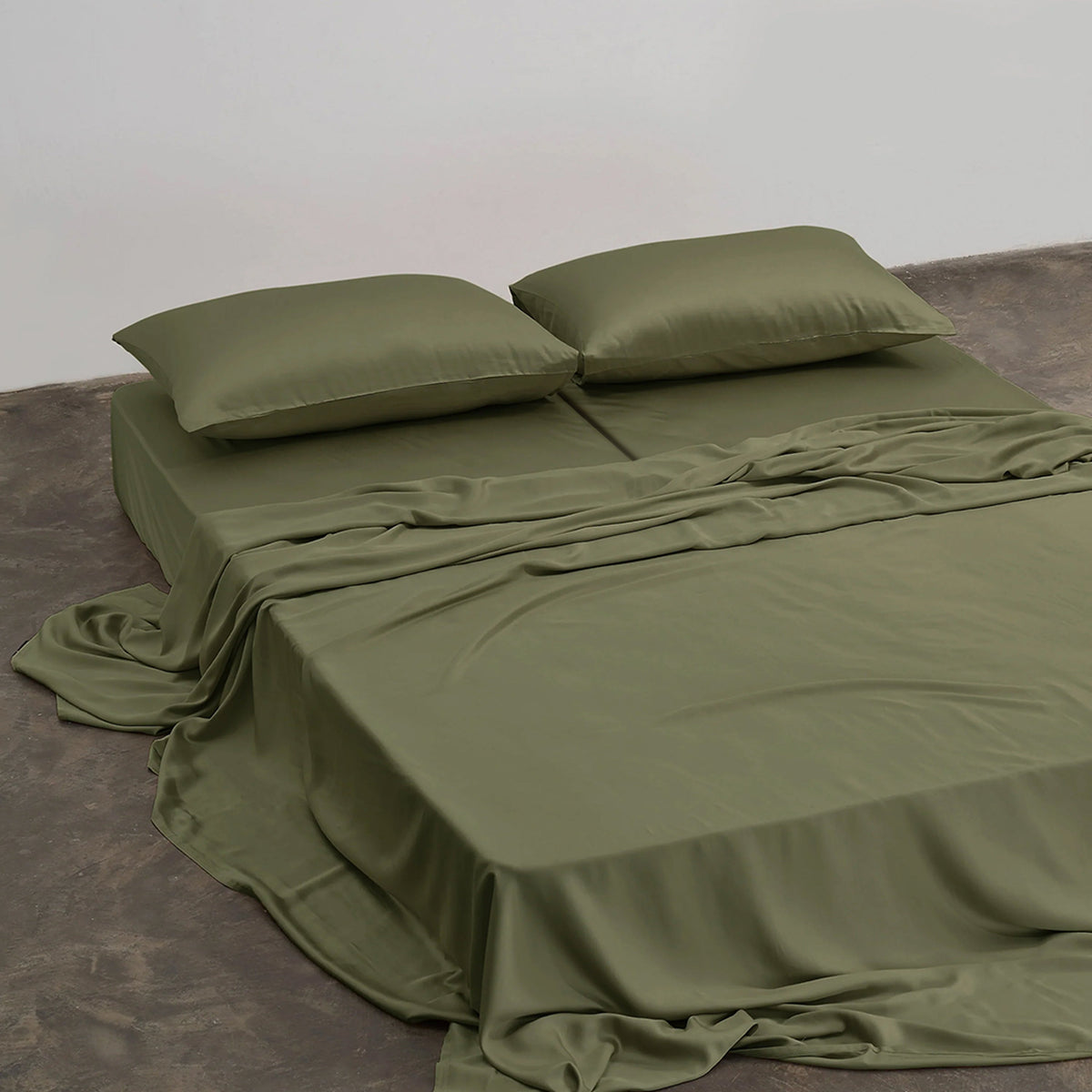 FURRFREE Split King Bamboo Sheet Set - Pet Hair Repellent for Dogs/Cats Family