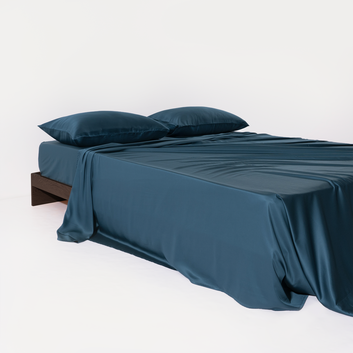 FURRFREE Bamboo Sheet Set & Duvet Cover - Pet Hair Repellent for Dogs/Cats Family
