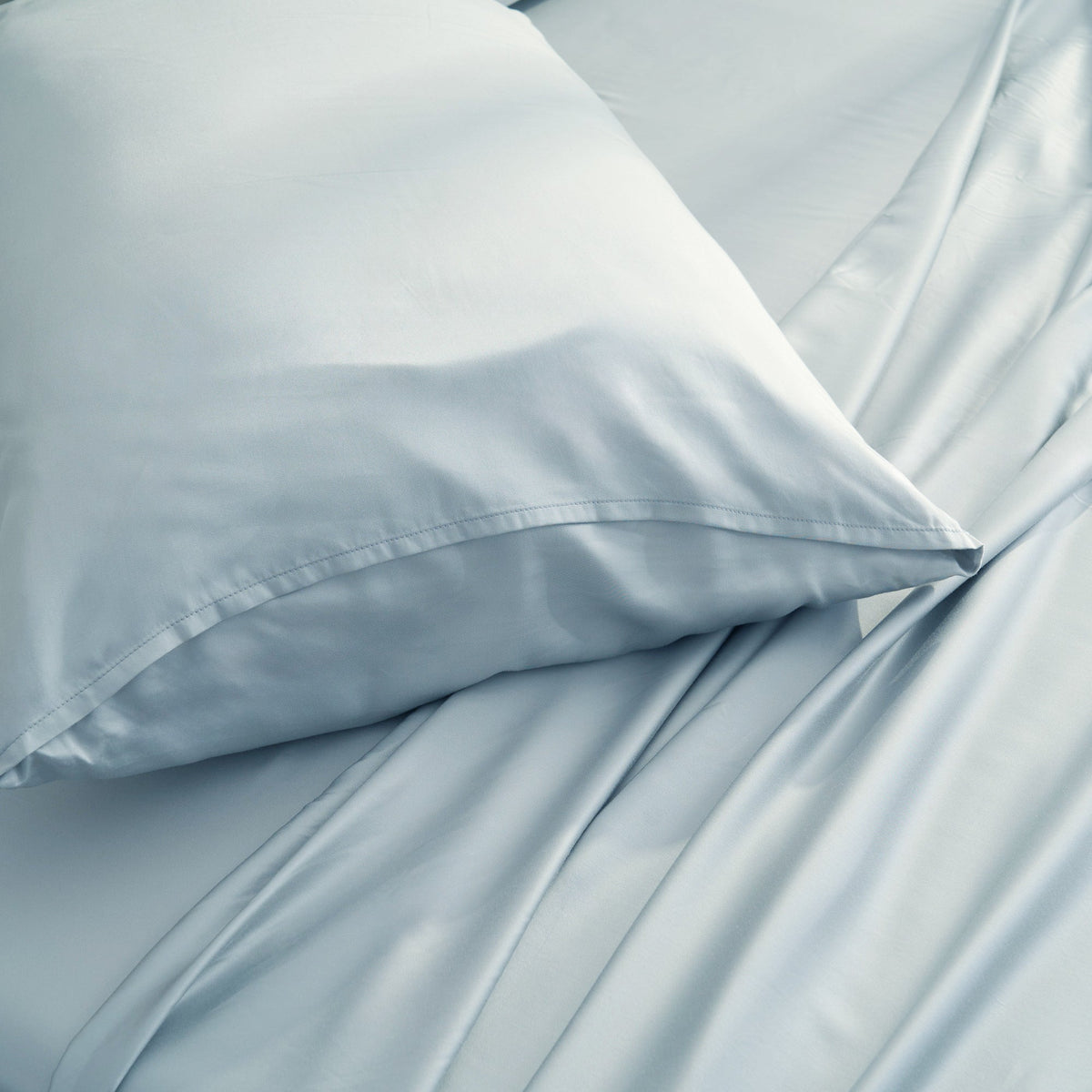 FURRFREE Bamboo Pillowcases - Pet Hair Repellent for Dogs/Cats Family
