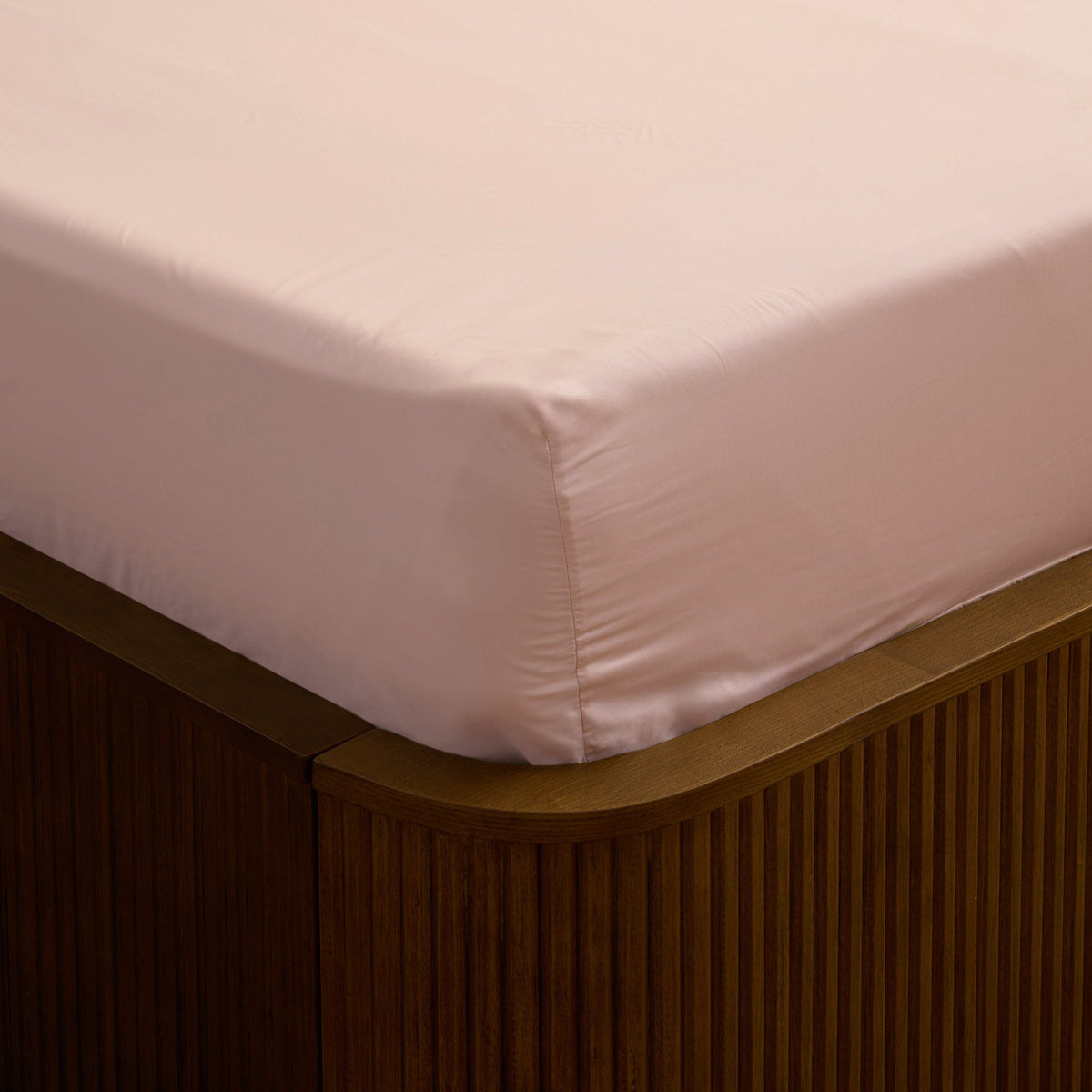 FURRFREE Bamboo Fitted Sheet - Pet Hair Repellent for Dogs/Cats Family