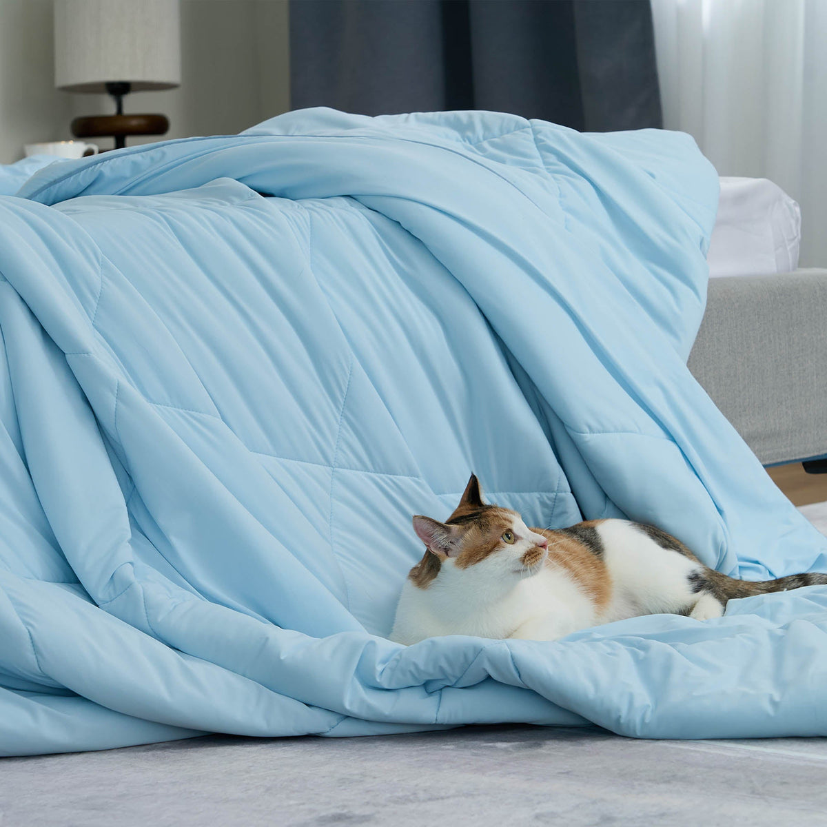 FURRFREE Super Cooling Comforter 2.0 Advanced Cool & Pet Hair Repellent Bedding for Hot Sleepers / Pet Owners