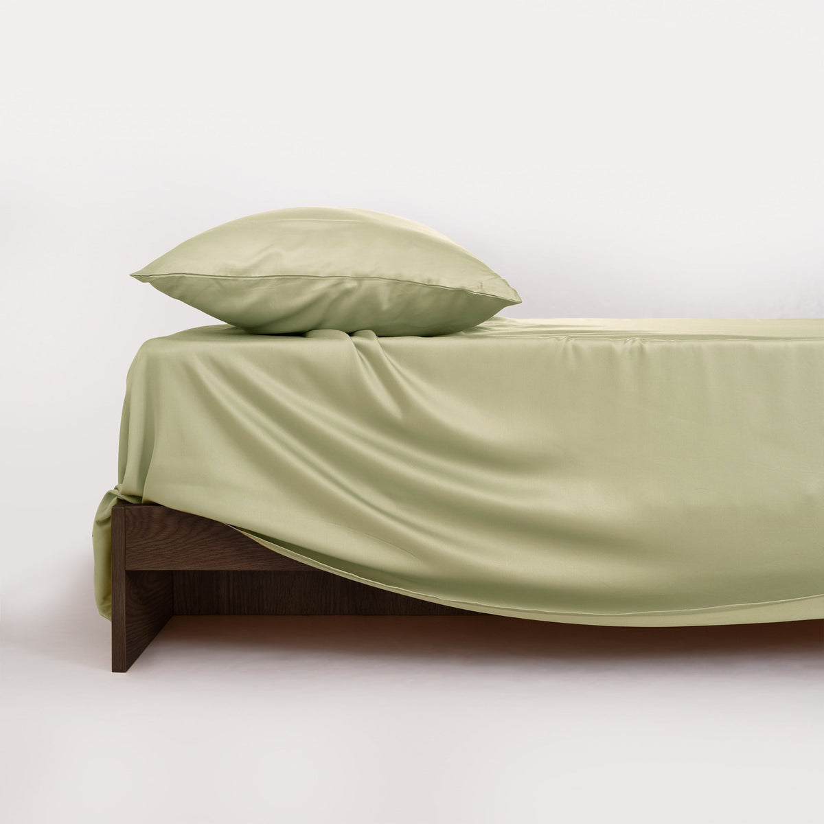 FURRFREE Bamboo Pillowcases - Pet Hair Repellent for Dogs/Cats Family