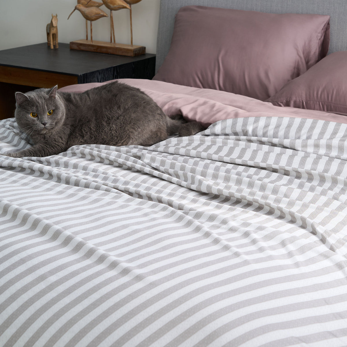 Ultra Cooling Striped Blanket - Pet Hair Repellent for Dog/Cat Families