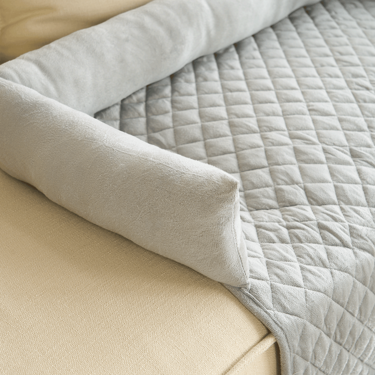 Spill-Resistant Dog & Cat Blanket and Sofa Cover